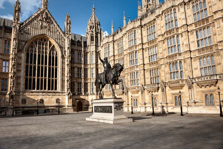 Richard I of England statue