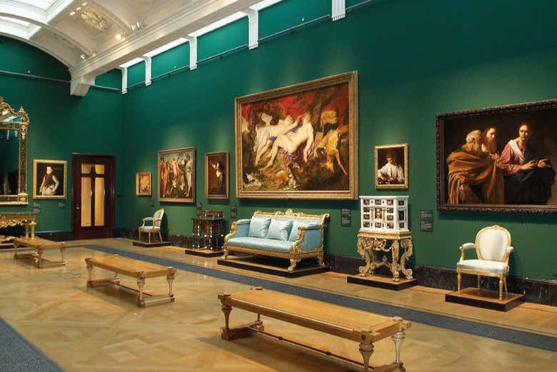 Visiting the Queen's Gallery in Buckingham Palace!