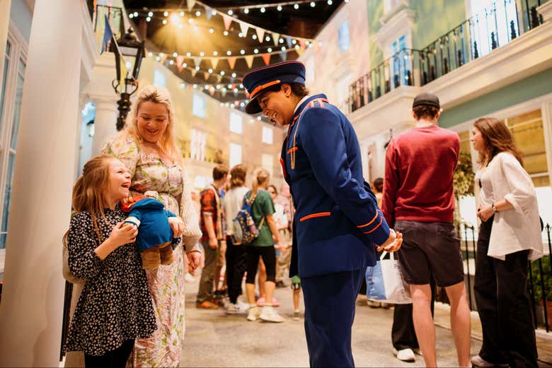 Discover the world of Paddington Bear!